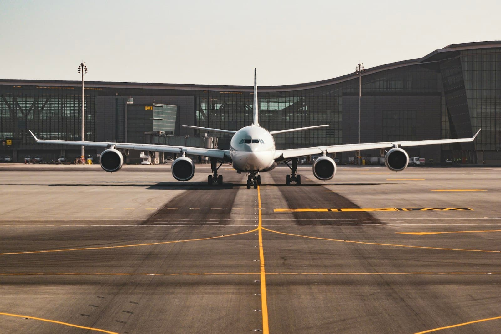 Airport arrivals hall — cash declaration and duty-free rules for UAE entry